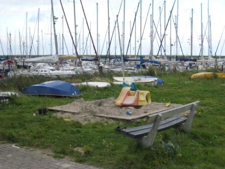 De zandbak in de jachthaven van De blocq van Kuffeler